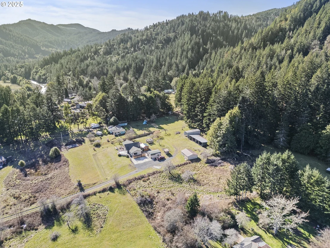 Photo of 889 H AVE