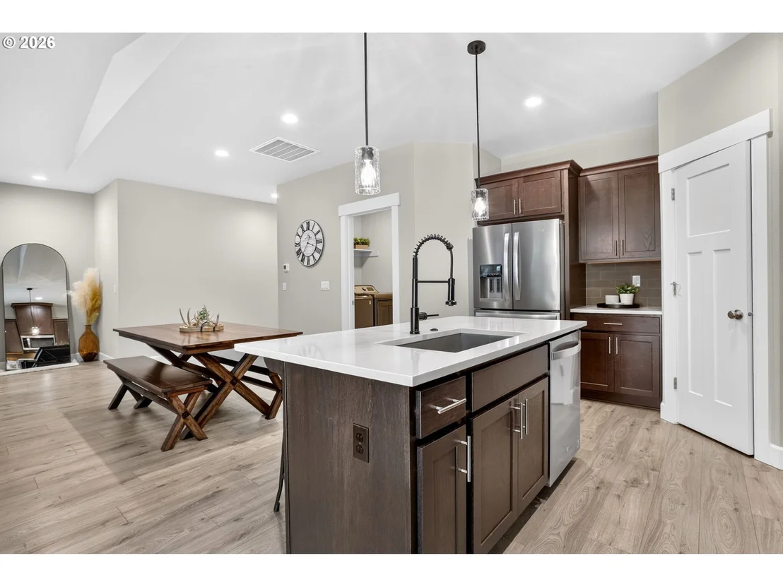 Photo of 1094 NE REGAN HILL LOOP