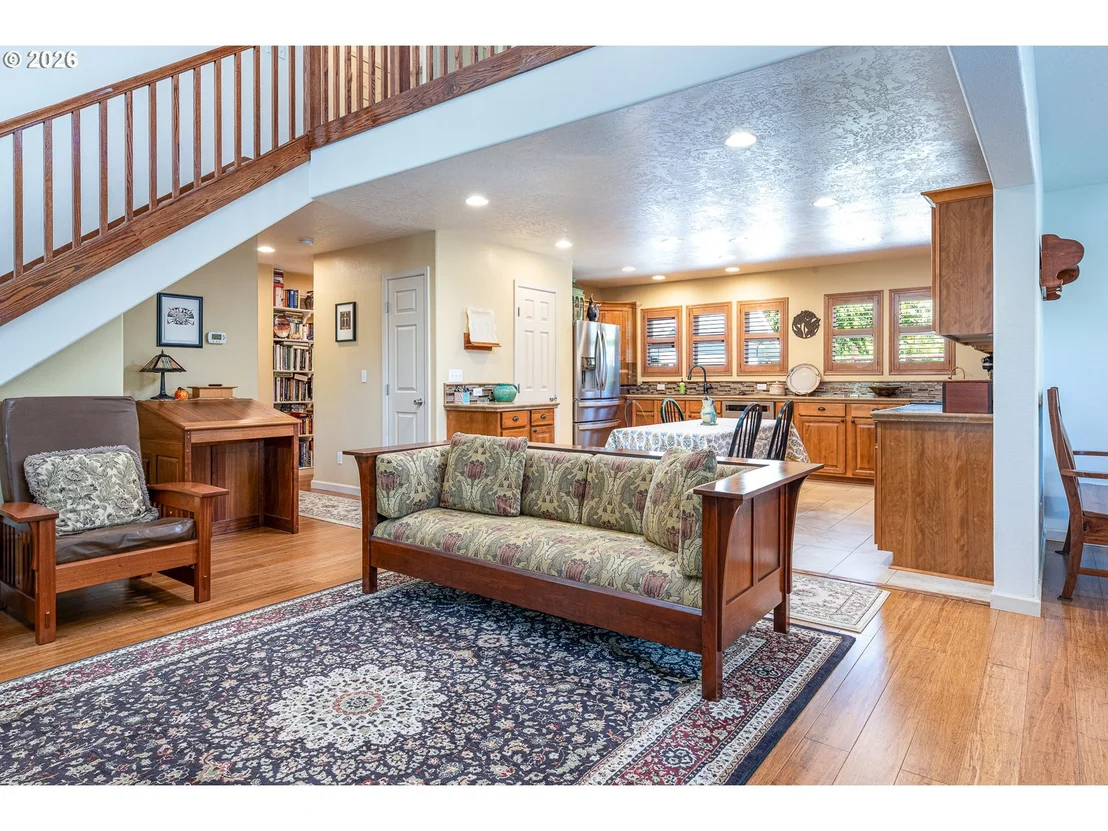 Photo of 384 EDGEVIEW DR