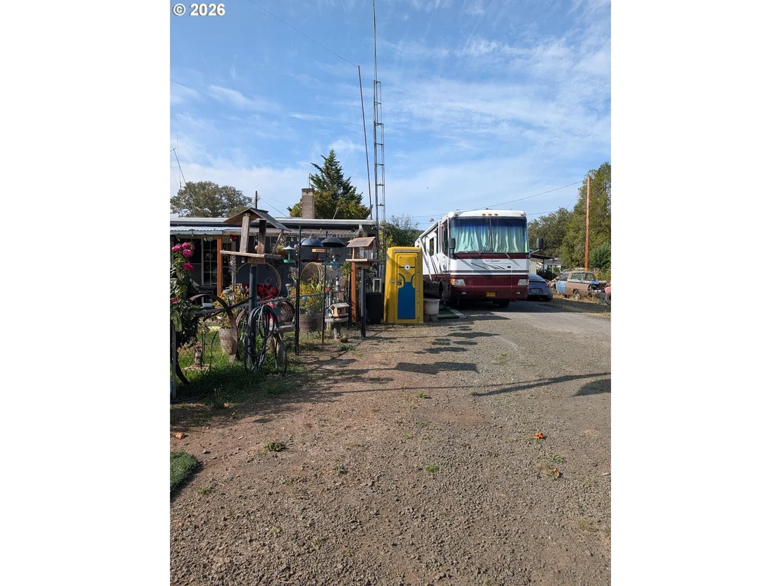 Photo of 591 NW DOUGLAS BLVD