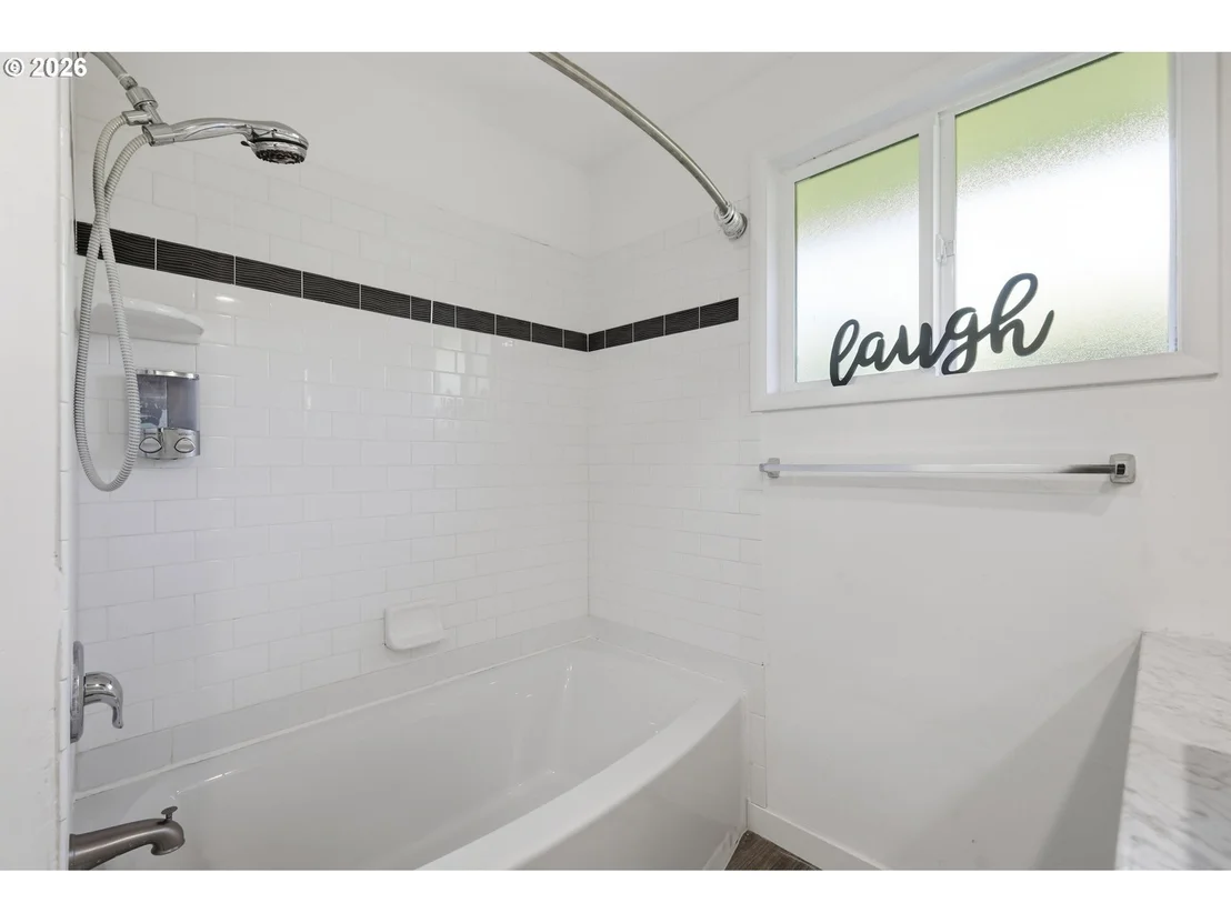 Photo of 682 SUNSET DR