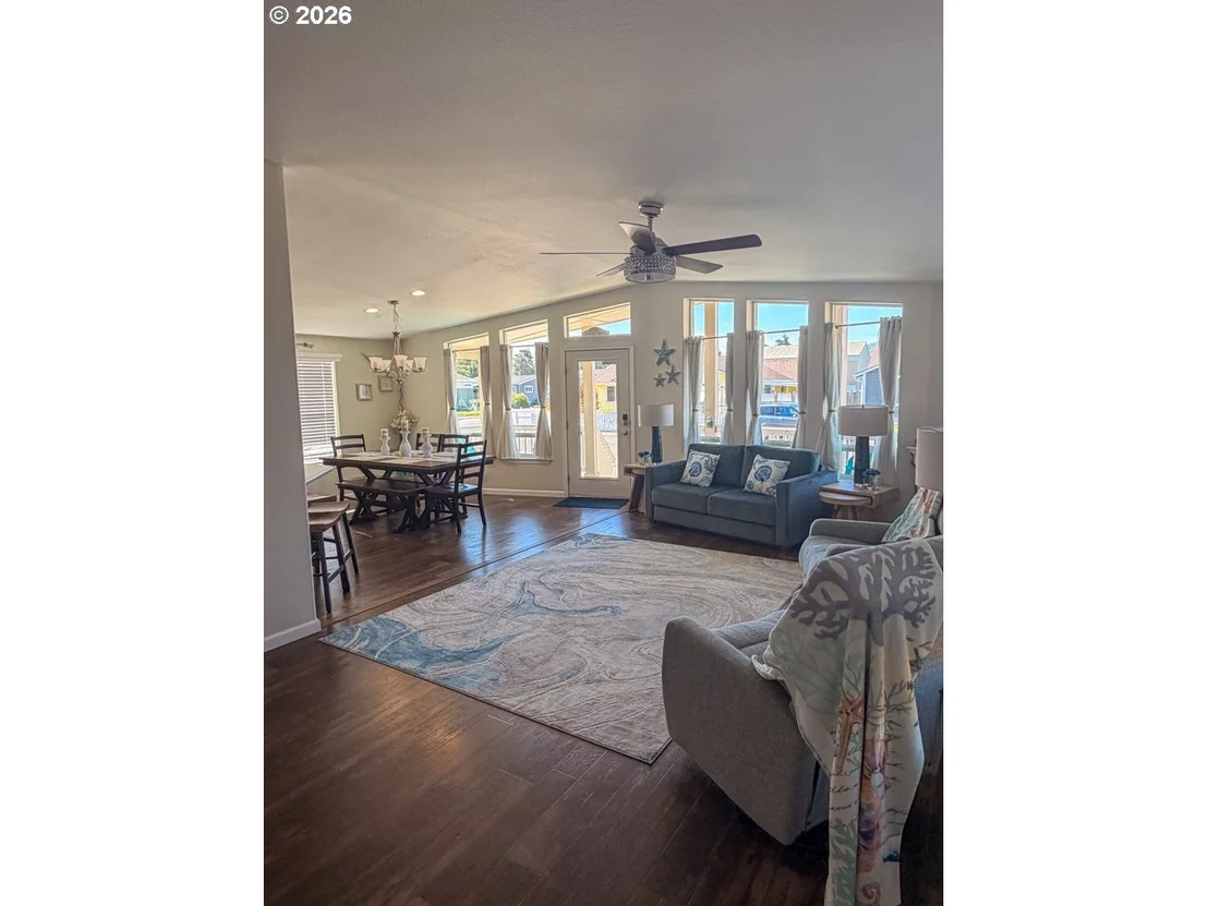 Photo of 1060 CEDAR LOOP