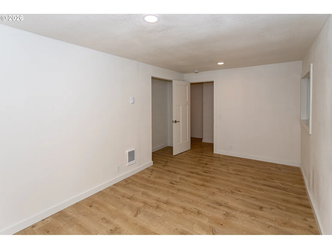 Photo of 395 E 46TH AVE