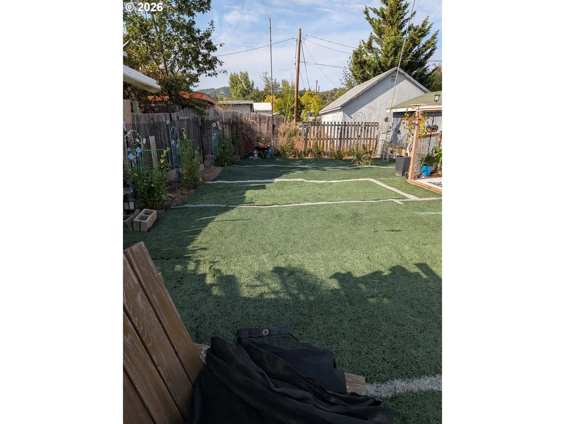Photo of 591 NW DOUGLAS BLVD