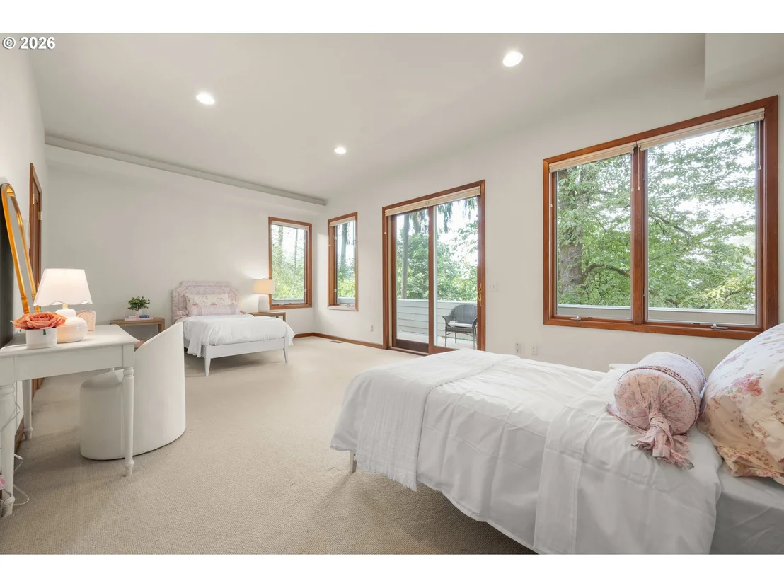Photo of 3965 SPRING BLVD