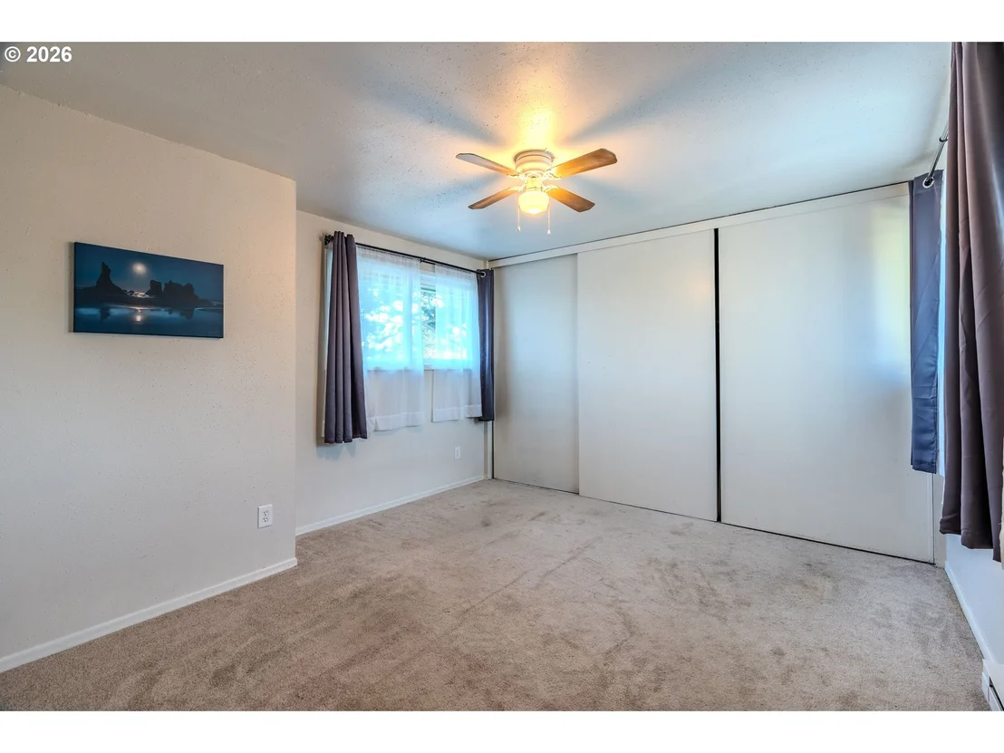 Photo of 1802 NE HOGAN DR