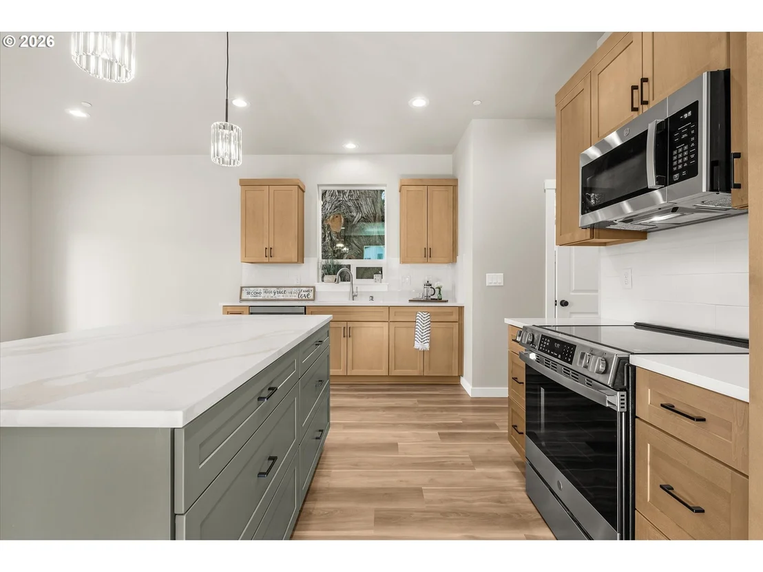 Photo of 291 NW MAWRCREST AVE