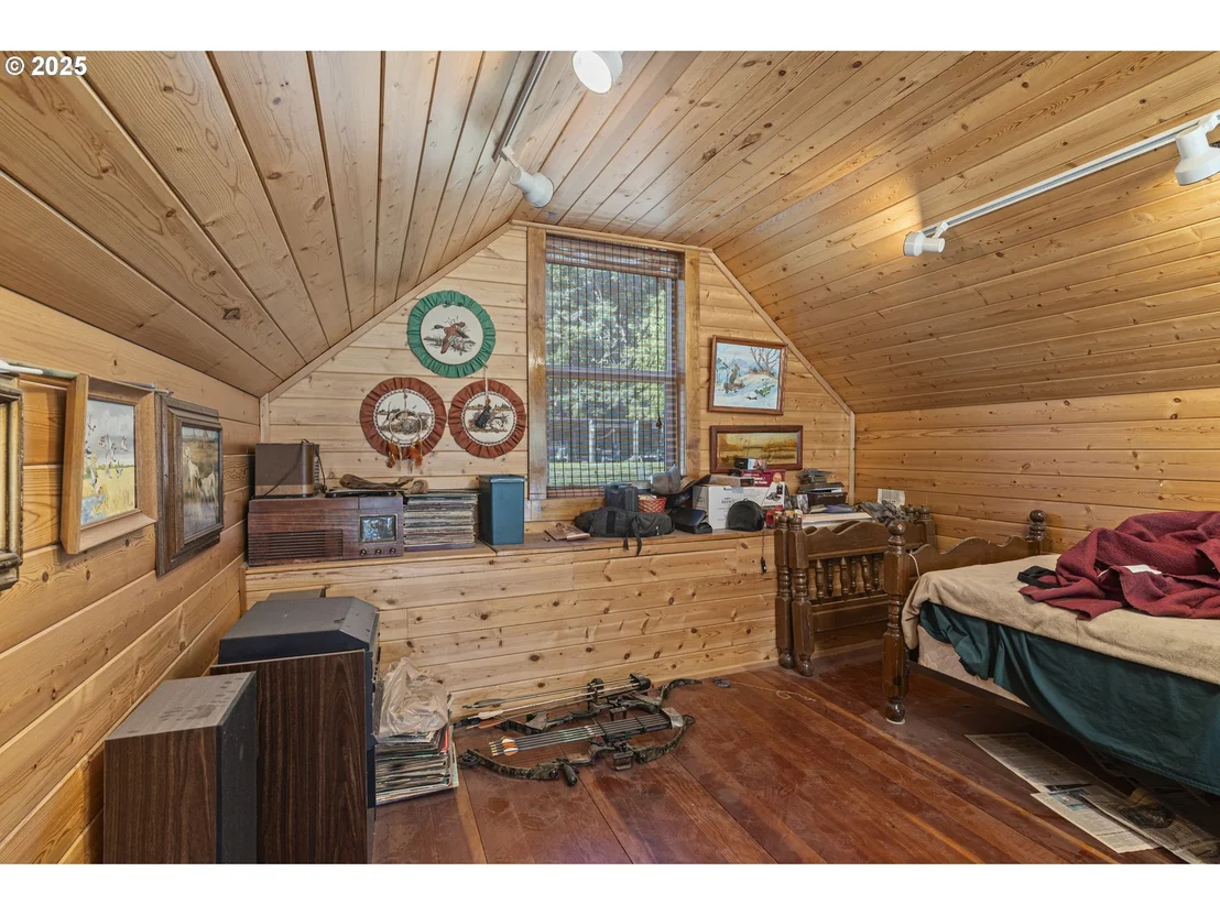 Photo of 889 H AVE