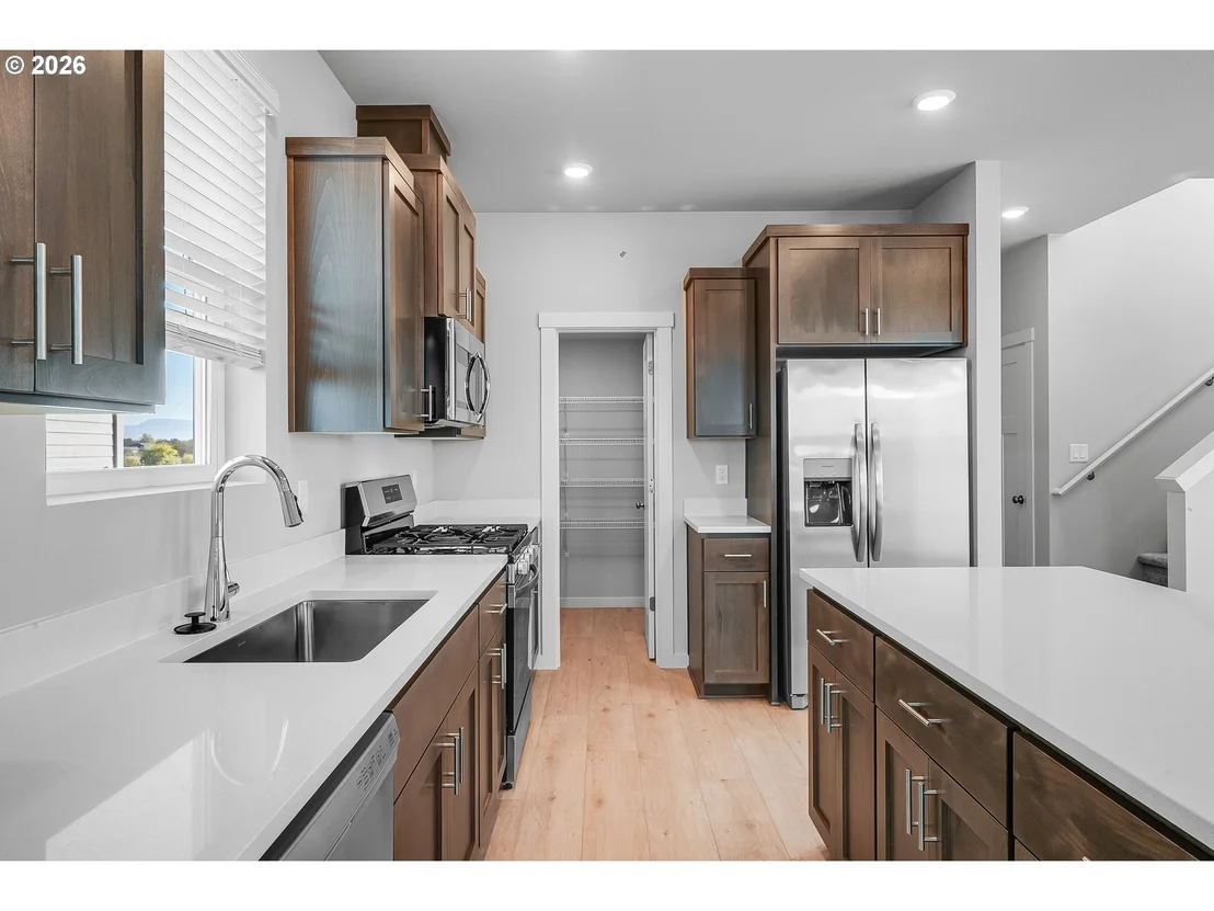 Photo of 955 Legacy ST