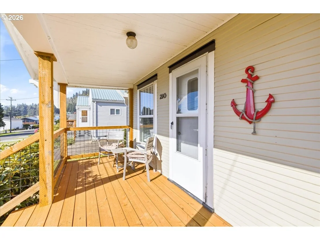 Photo of 210 CYPRESS AVE