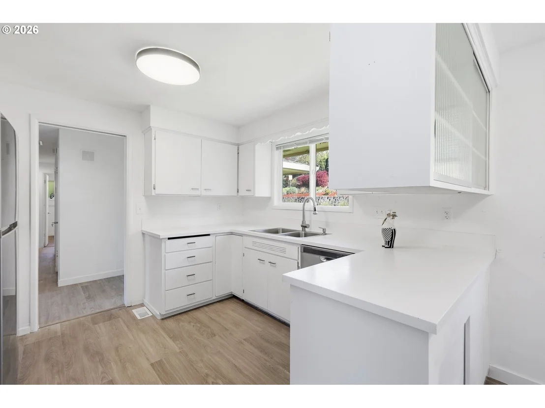 Photo of 682 SUNSET DR