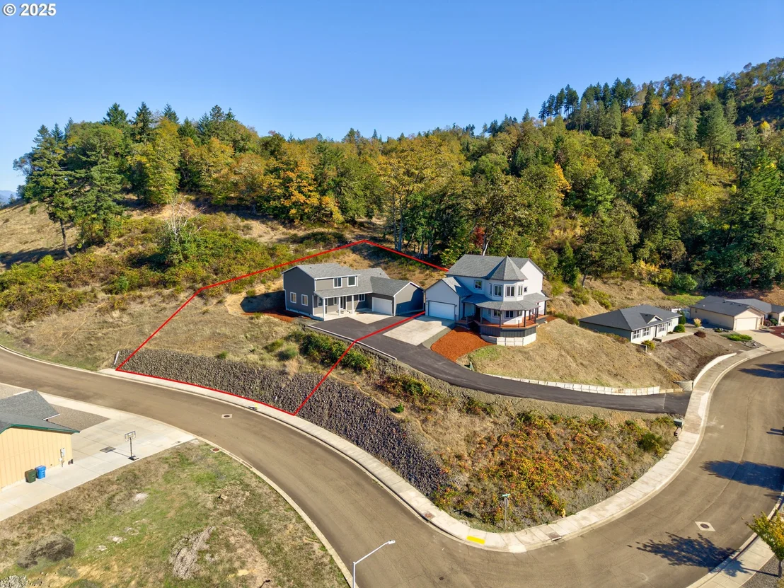 Photo of 664 BROOKS LOOP