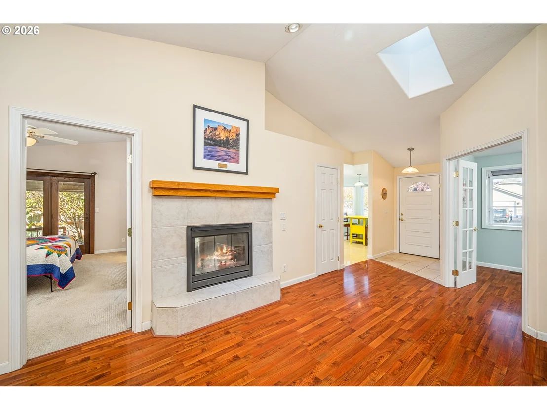 Photo of 1061 APPLEGATE PL