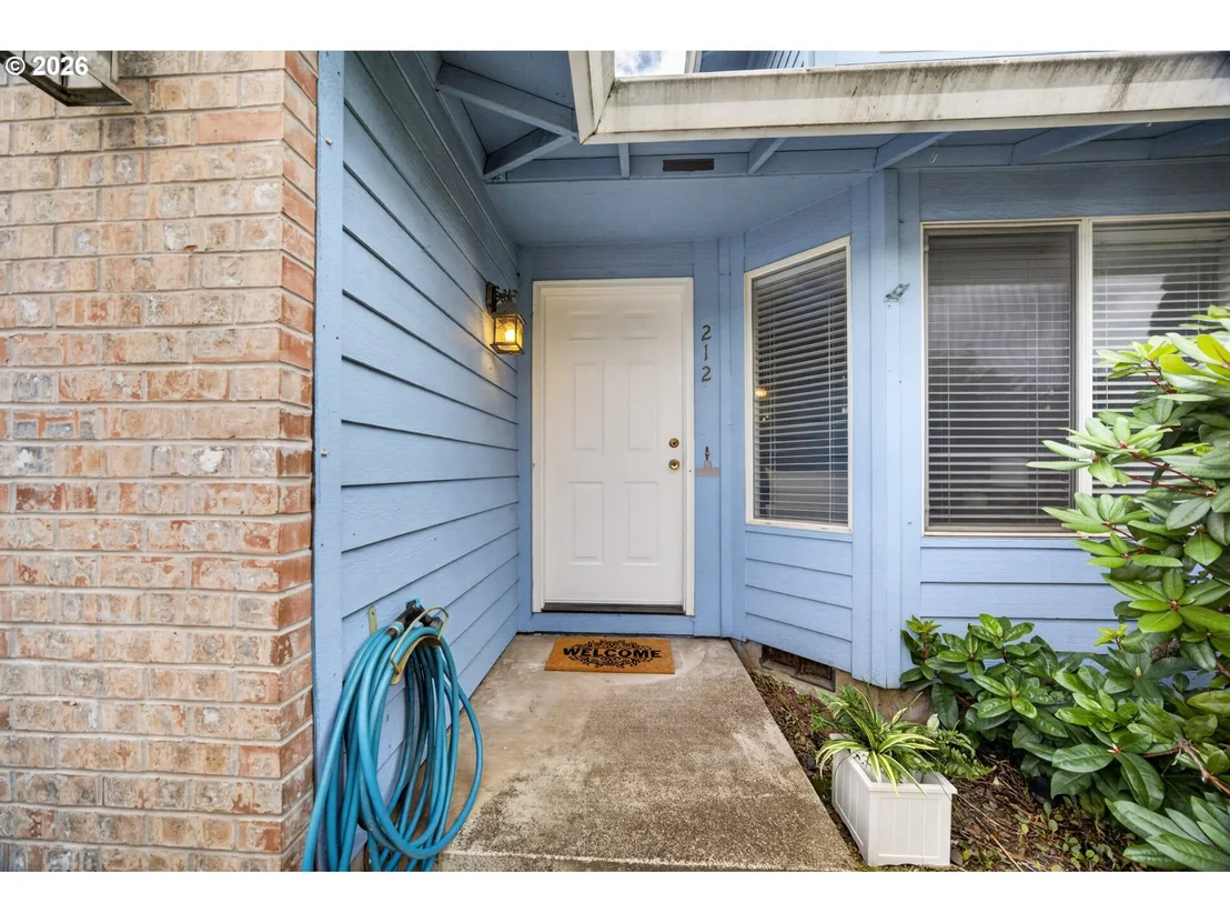 Photo of 212 SUNSET DR