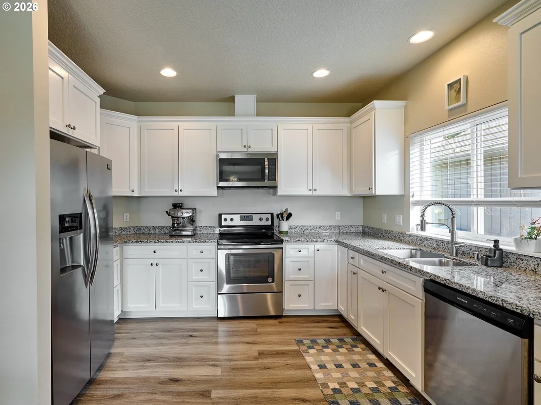 Photo of 542 E ELM LOOP