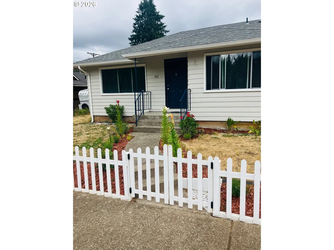Photo of 152 W C ST
