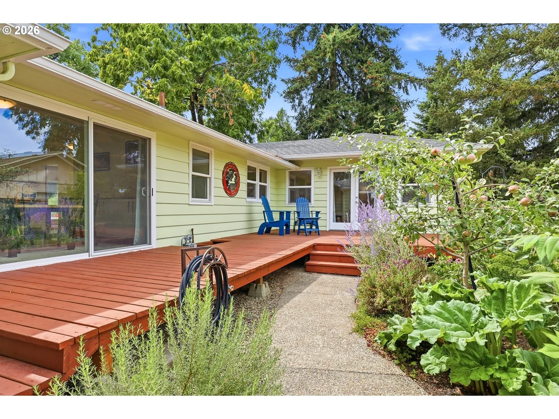 Photo of 595 DARTMOOR DR