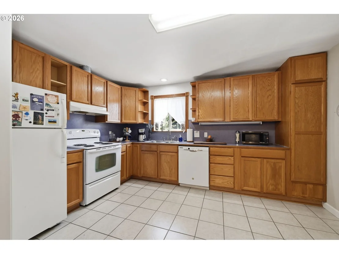 Photo of 1385 PARKER ST