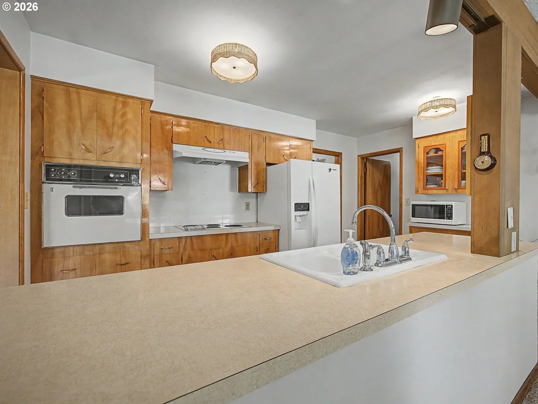 Photo of 250 SE JUNIPER AVE