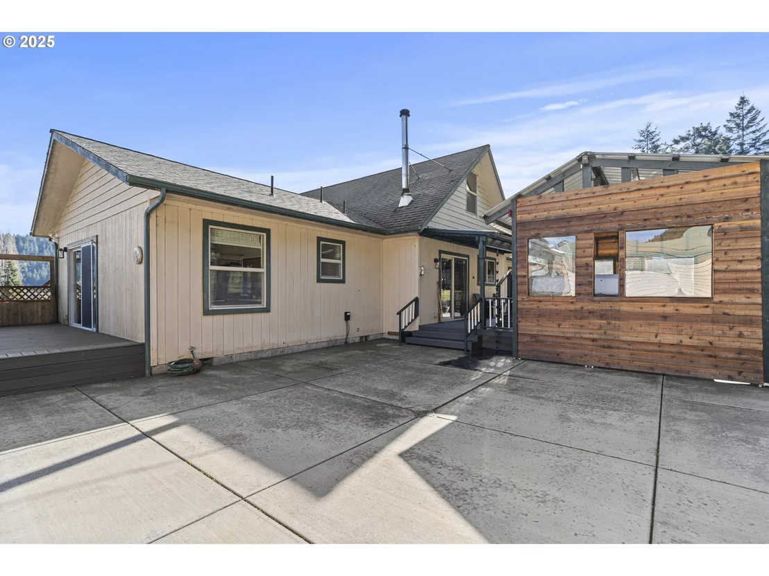Photo of 889 H AVE