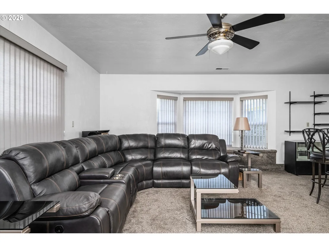 Photo of 32120 COBURG BOTTOM LOOP RD