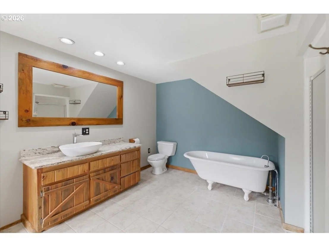 Photo of 40875 PEOPLES DR