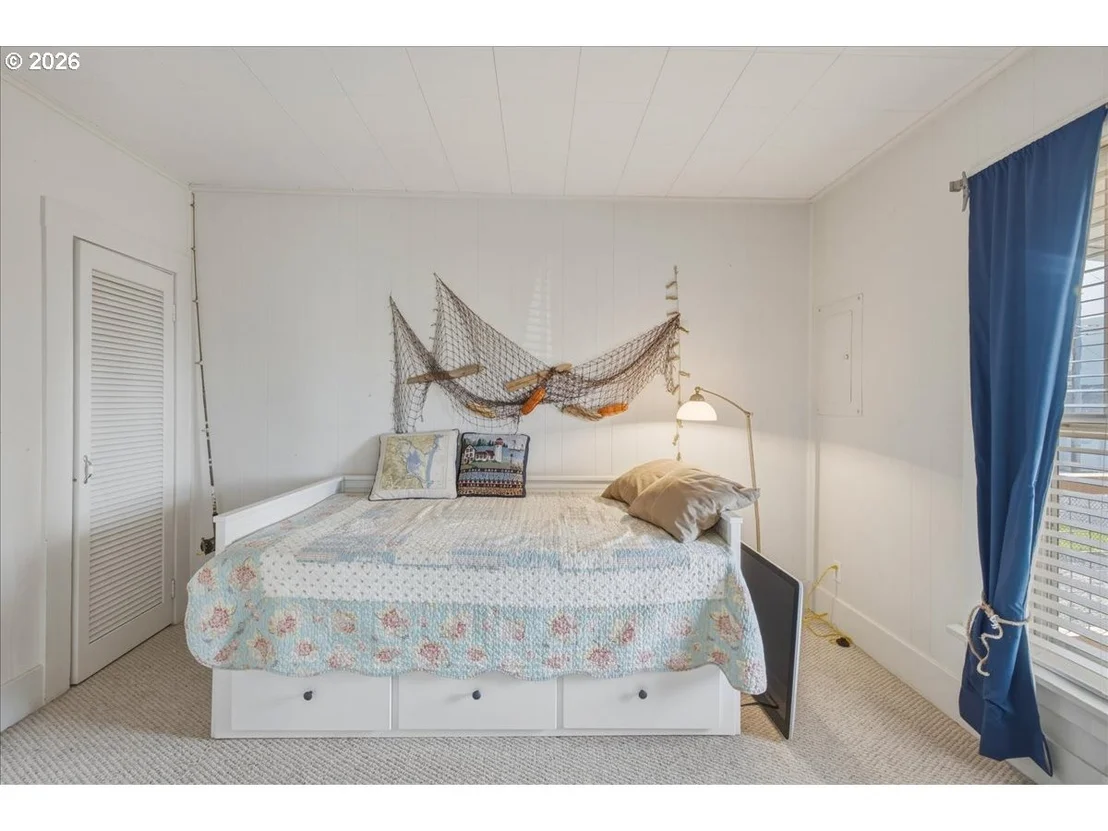 Photo of 210 CYPRESS AVE