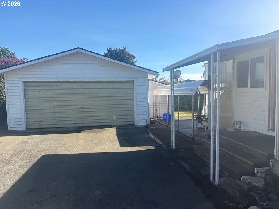 Photo of 15936 BAY VIEW DR
