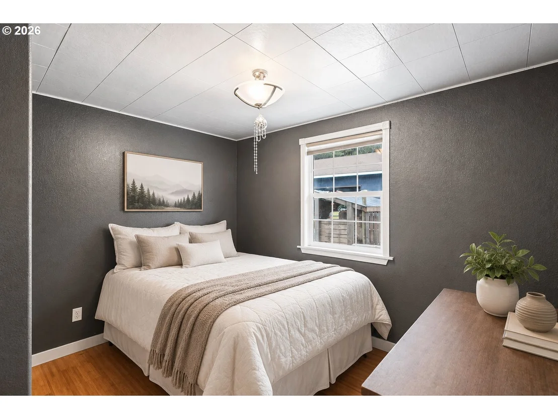 Photo of 16024 LEONA LN