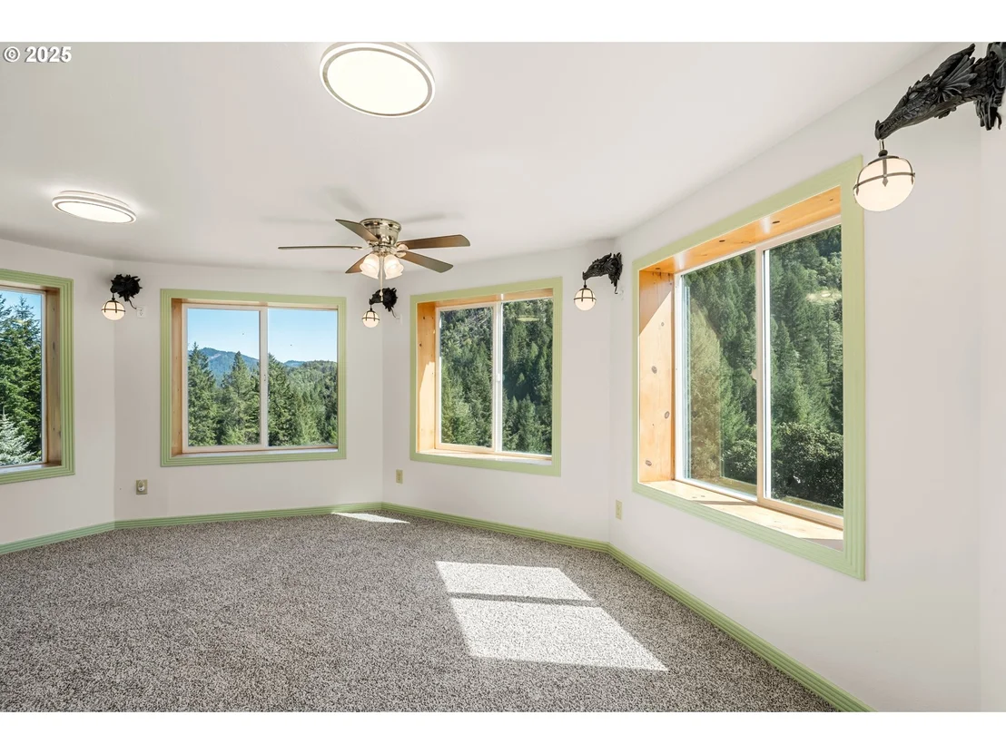 Photo of 520 BRIMSTONE RD