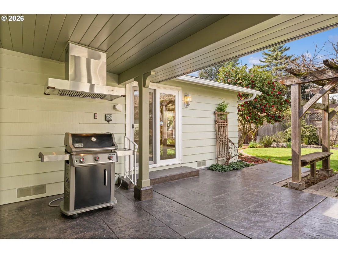 Photo of 394 CHERRY DR
