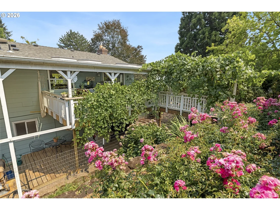 Photo of 192 NW CANYON DR