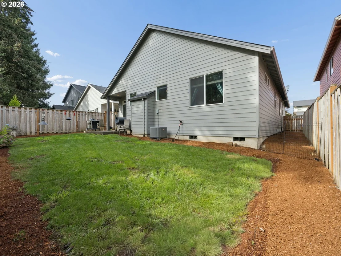 Photo of 1090 NE REGAN HILL LOOP