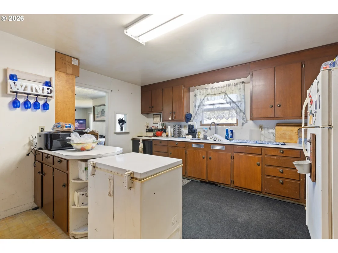 Photo of 311 SE GRAPE AVE