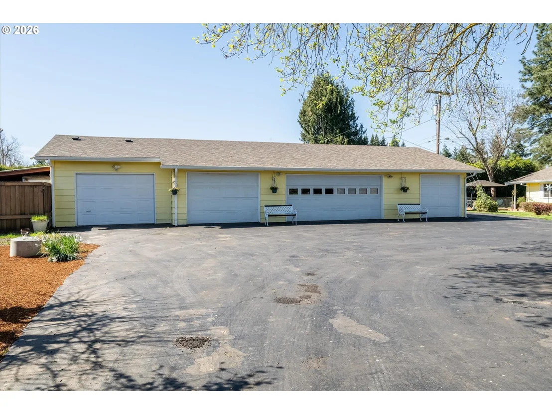 Photo of 32120 COBURG BOTTOM LOOP RD