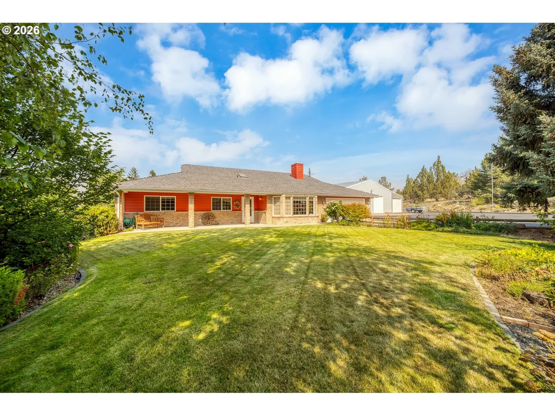 Photo of 200 SE CRESTVIEW LN