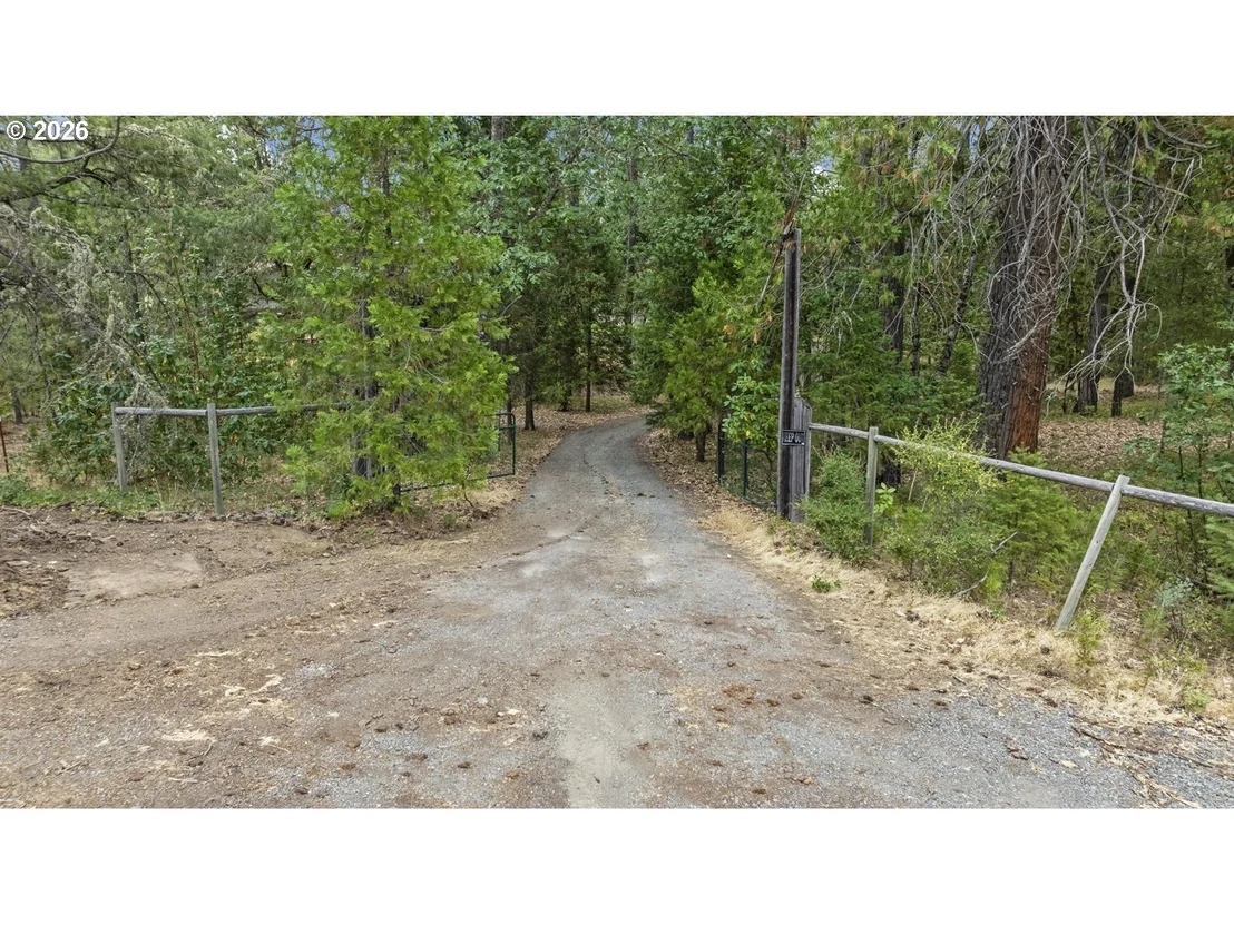 Photo of 135 ROLLING HILLS DR