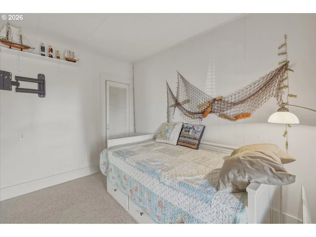 Photo of 210 CYPRESS AVE