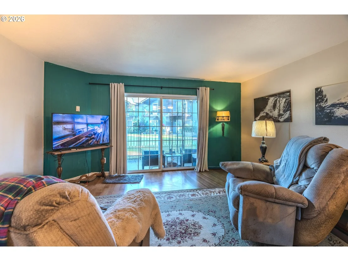 Photo of 1802 NE HOGAN DR