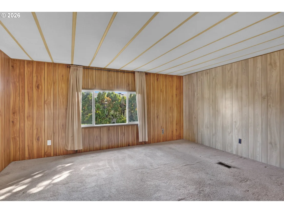 Photo of 231 CRESWOOD DR
