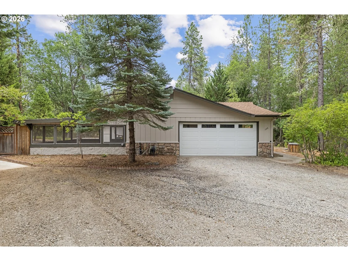 Photo of 135 ROLLING HILLS DR