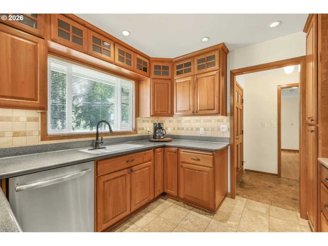 Photo of 230 PARK DR