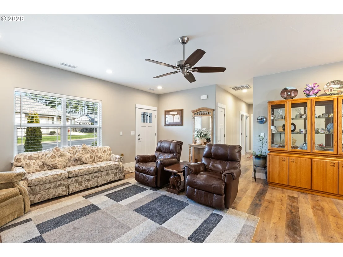 Photo of 582 FAIRWAY ESTATES DR