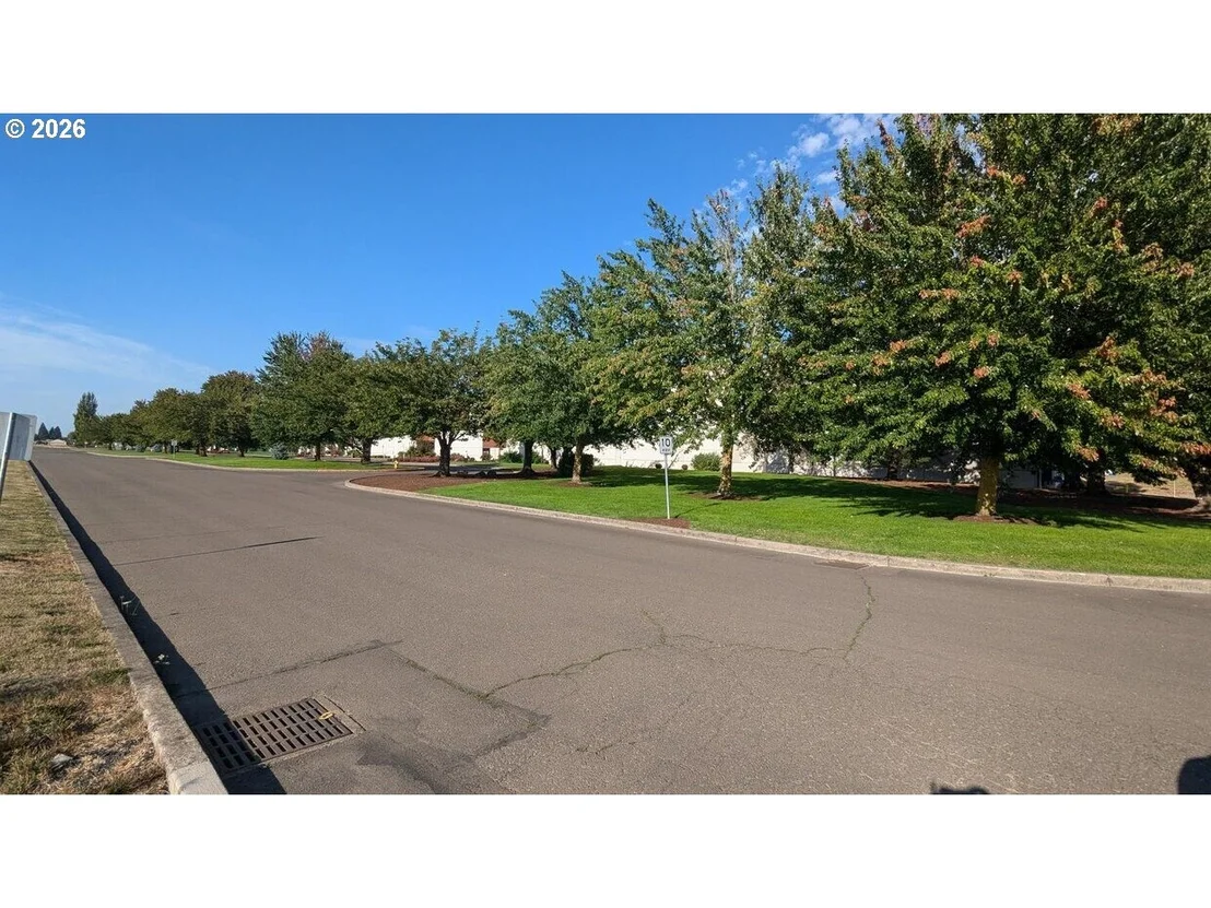 Photo of 585 AIRPORT RD