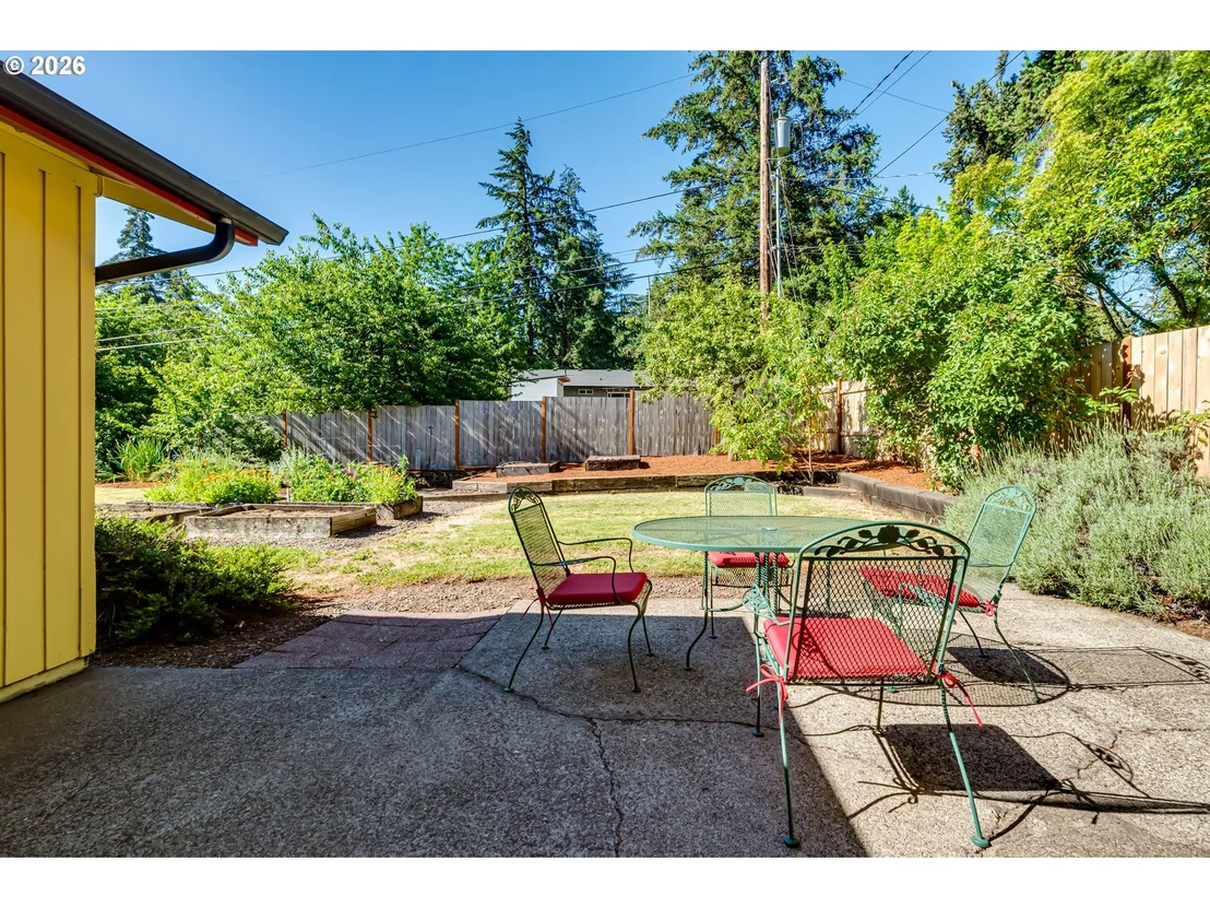 Photo of 450 W 28TH AVE