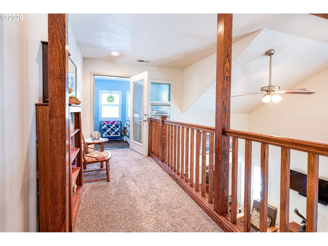 Photo of 384 EDGEVIEW DR