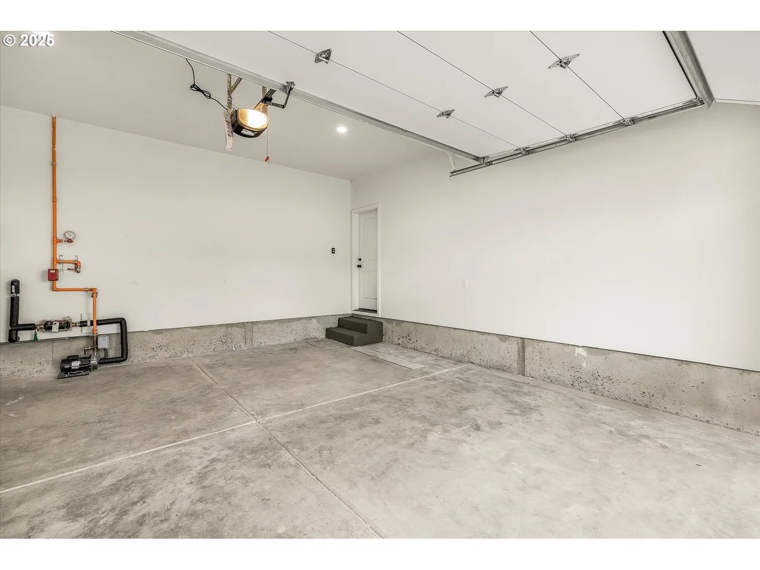 Photo of 284 NW MAWRCREST AVE