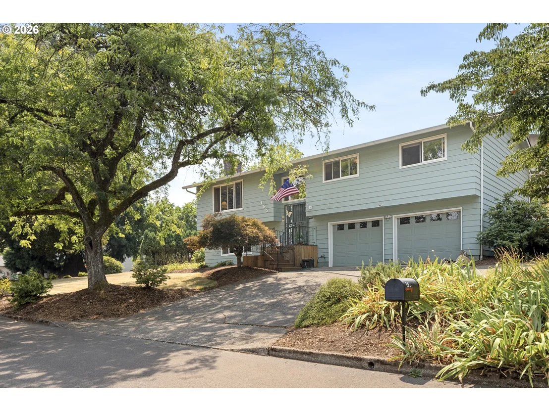 Photo of 192 NW CANYON DR