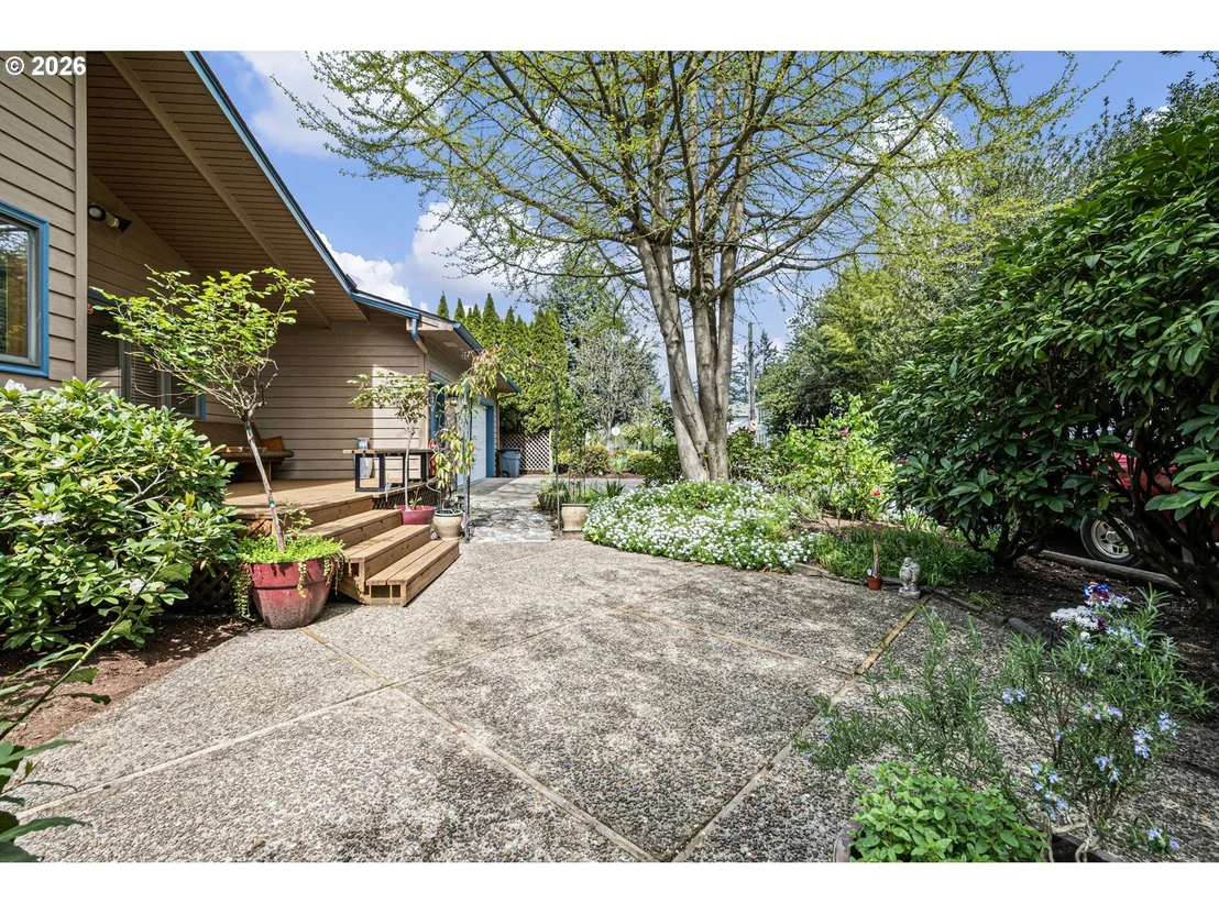 Photo of 84 GREEN LN