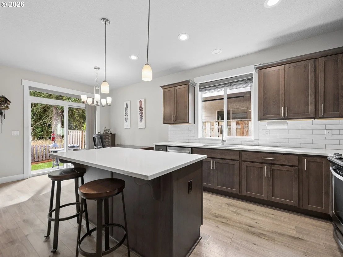 Photo of 1090 NE REGAN HILL LOOP